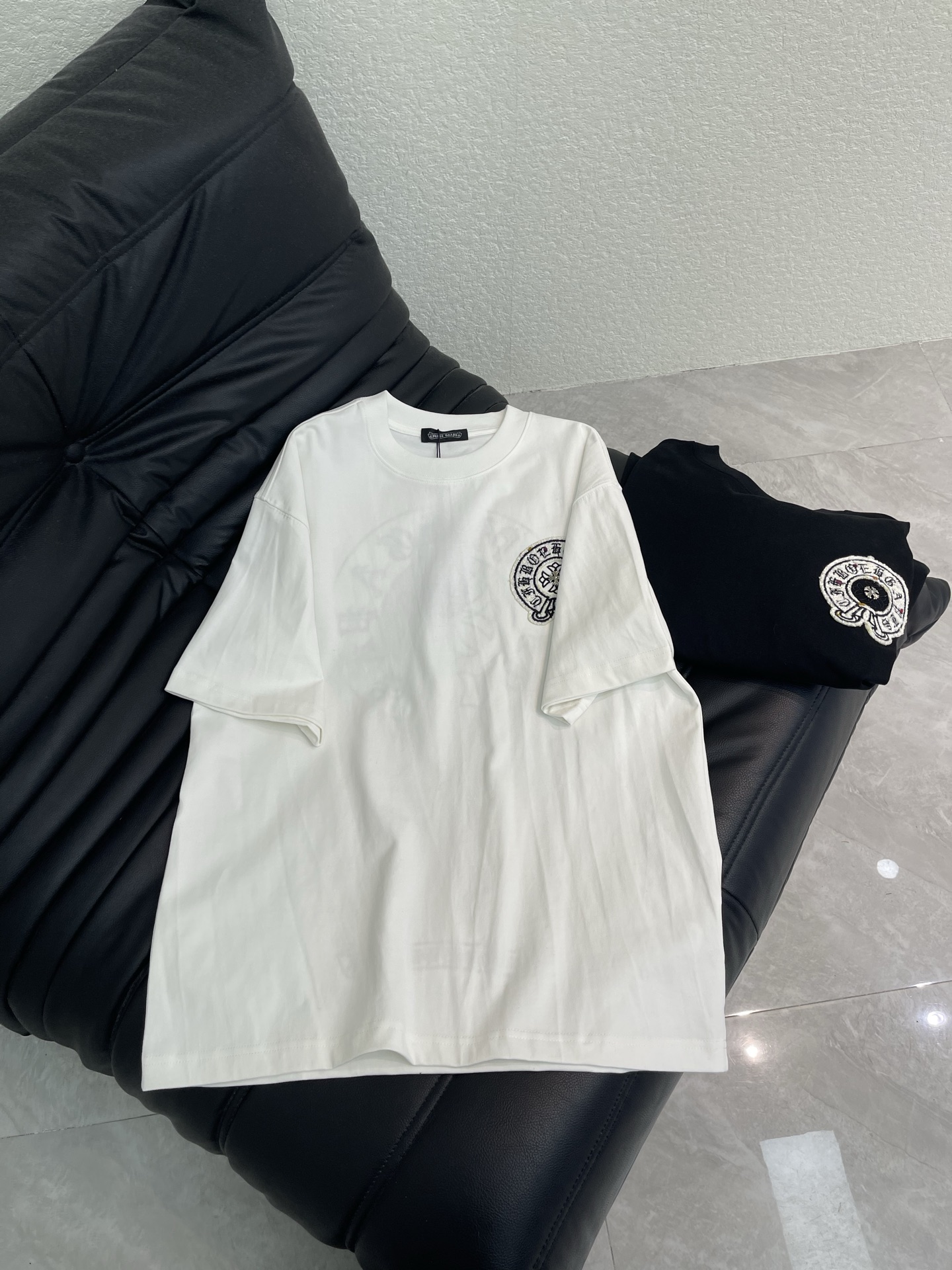 Women's short sleeves